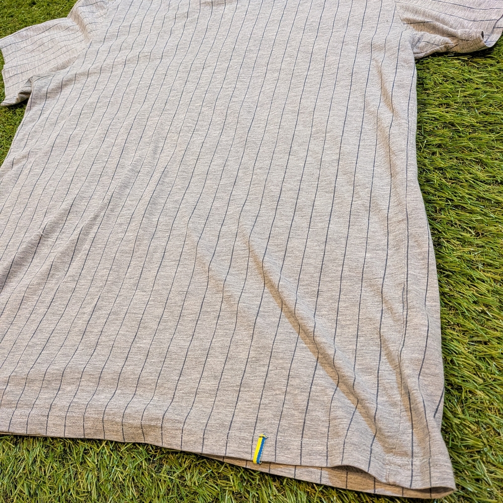 Men's Light Gray Pinstripe Crewneck T-Shirt Sweden Designed Y2k Baggy Good Fit - Picture 4 of 4